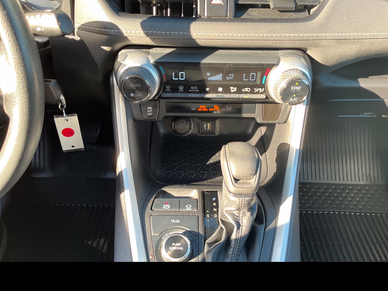 Used 2024 Toyota RAV4 LE AWD/4WD image 19