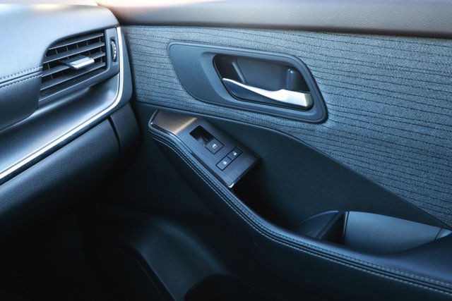 Used 2023 Nissan Rogue SV image 22