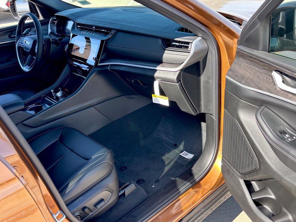 New 2027 Jeep Grand Cherokee Limited AWD/4WD image 28
