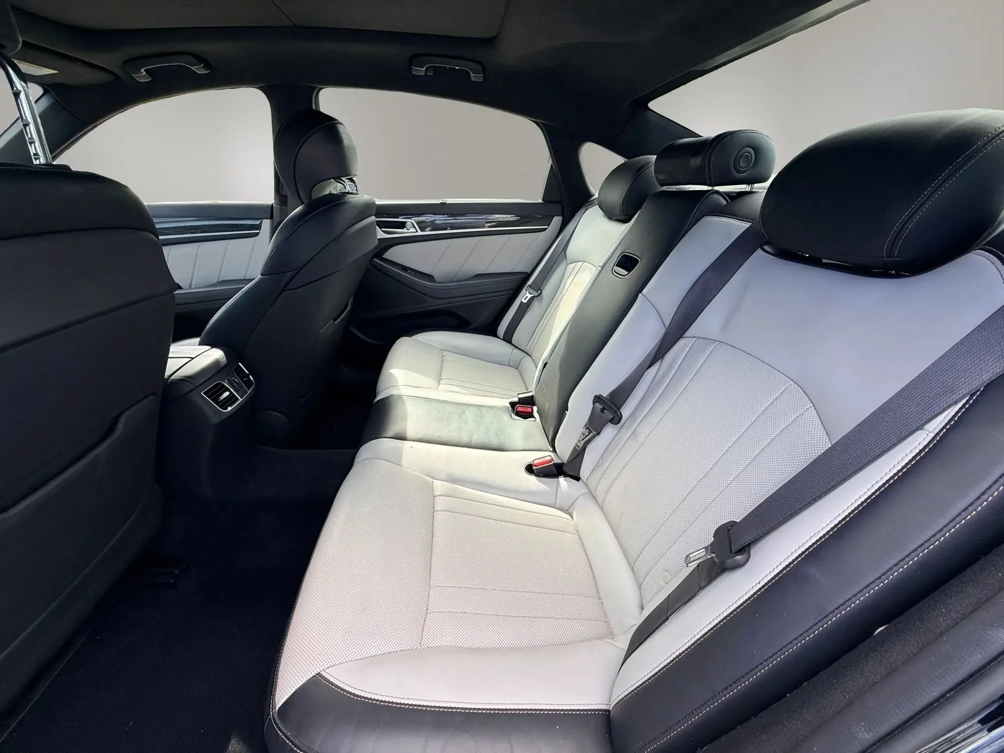 Used 2018 Genesis G80 3.3T Sport RWD image 10