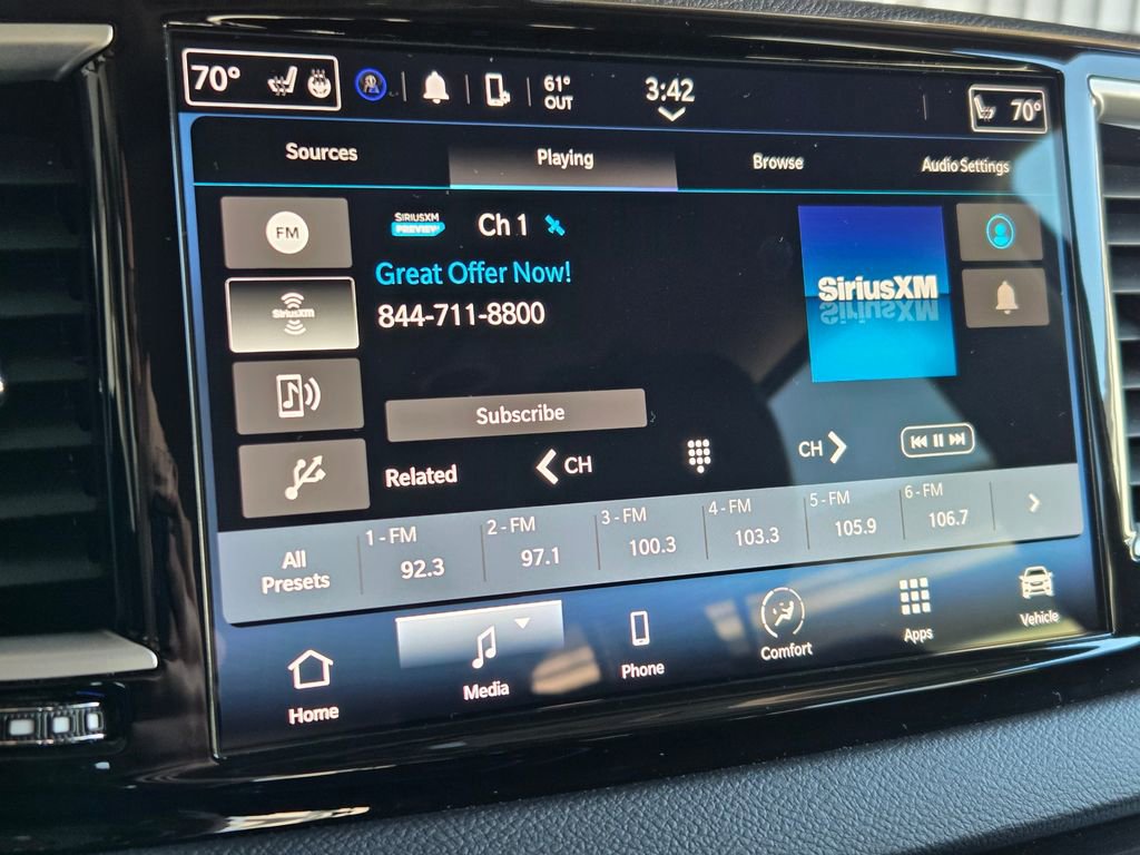 Certified 2024 Chrysler Pacifica Touring-L image 3