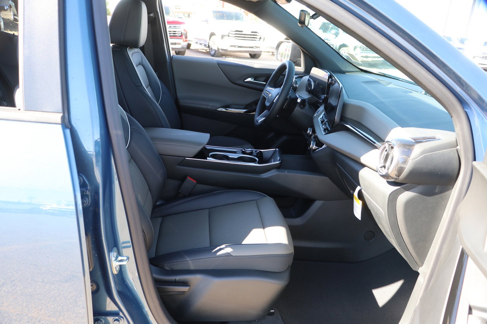 Used 2025 Chevrolet Colorado W/T w/ Advanced Trailering Package RWD image 33
