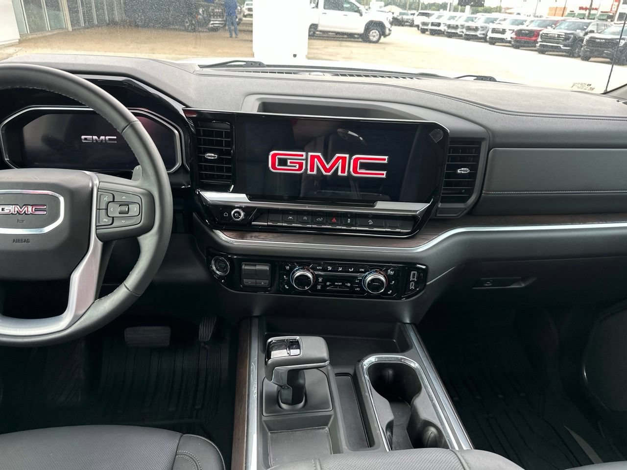 Used 2026 GMC Sierra 1500 SLT AWD/4WD image 10