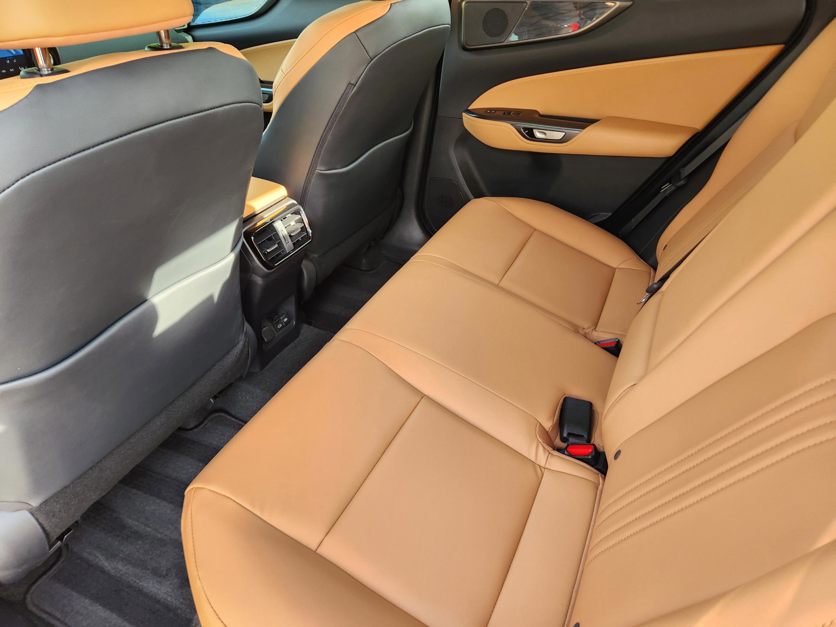 Used 2025 Lexus NX 250 FWD w/ Towing Package (2000 Lbs) image 36