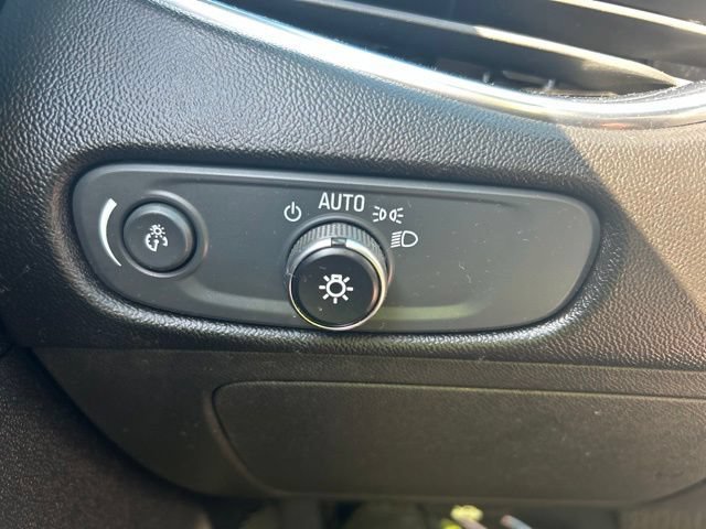 Used 2018 Chevrolet Malibu LT FWD image 25