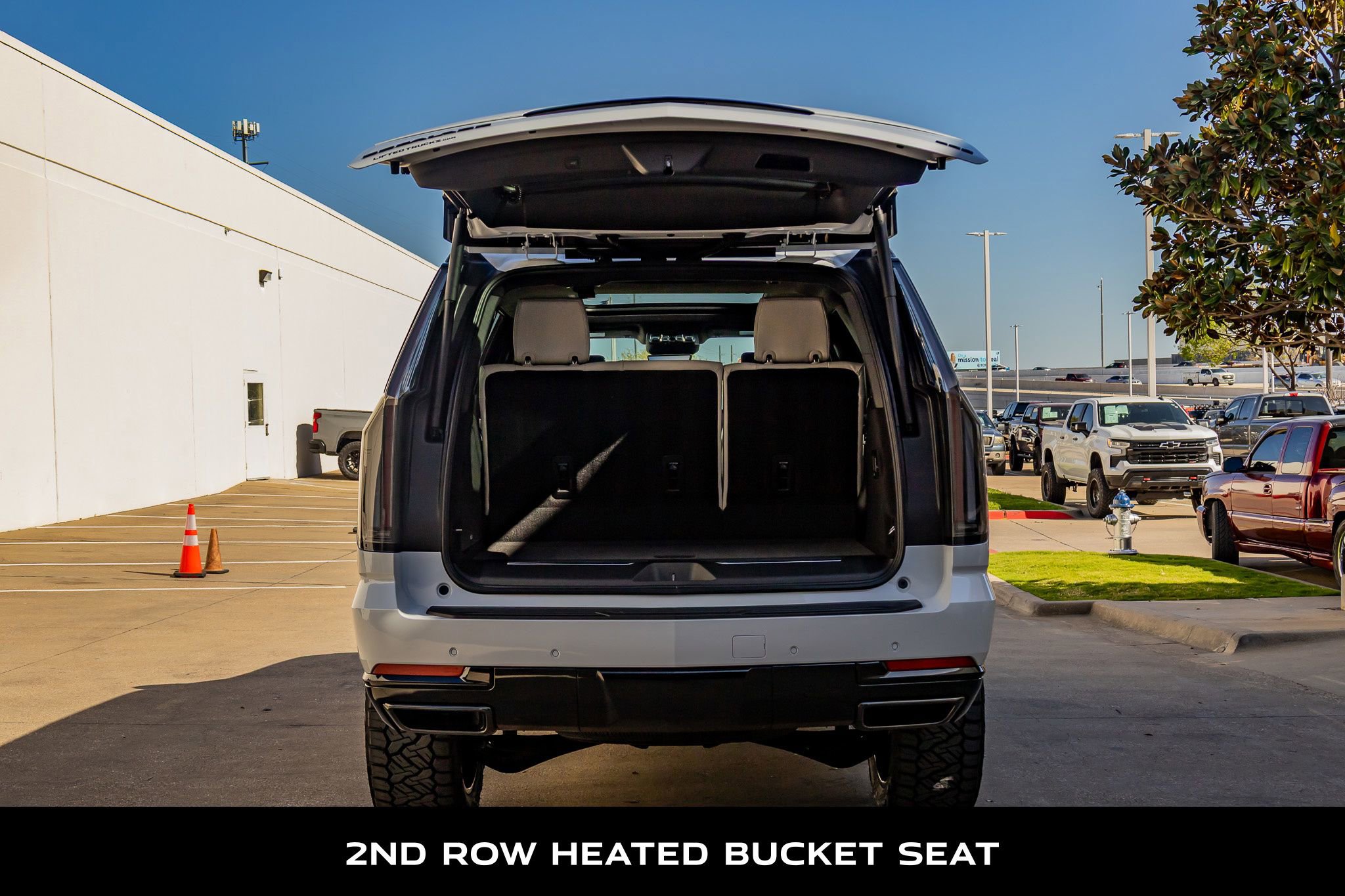 Used 2026 Cadillac Escalade Platinum Sport w/ LPO, ONYX Package image 9