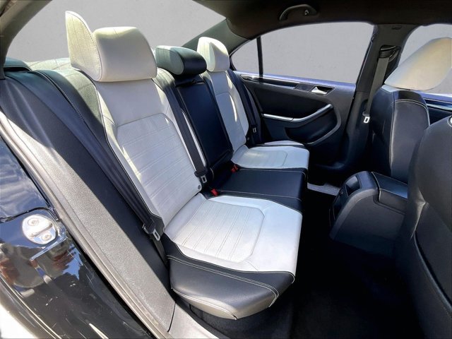 Used 2015 Volkswagen Jetta Sport FWD image 29