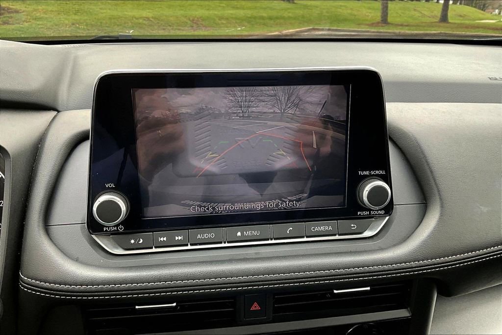 Used 2025 Nissan Rogue SV image 15