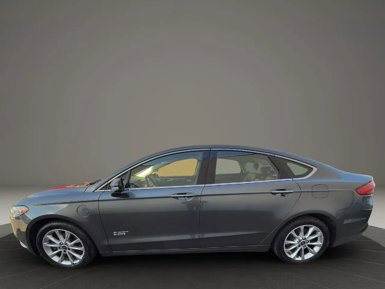 Used 2018 Ford Fusion Energi SE image 8