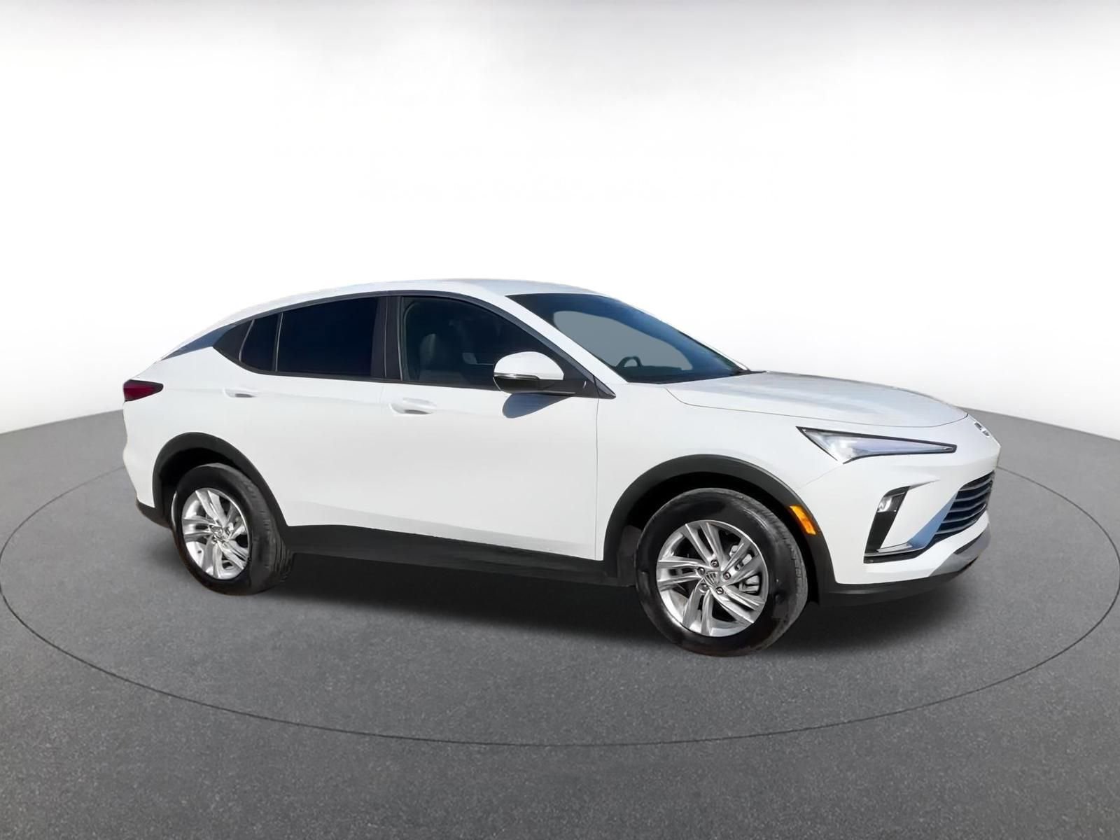 Used 2025 Buick Envista Preferred image 2