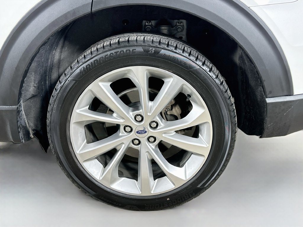 Used 2022 Ford Explorer Platinum w/ Equipment Group 601A AWD/4WD image 39