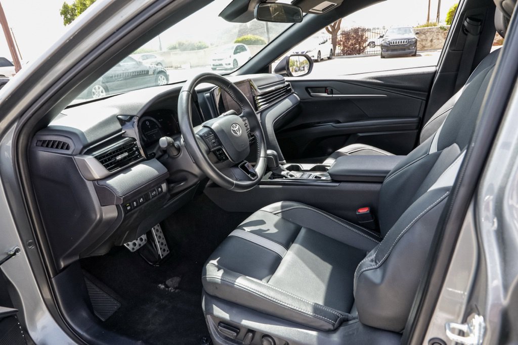 Used 2025 Toyota Camry SE FWD image 17