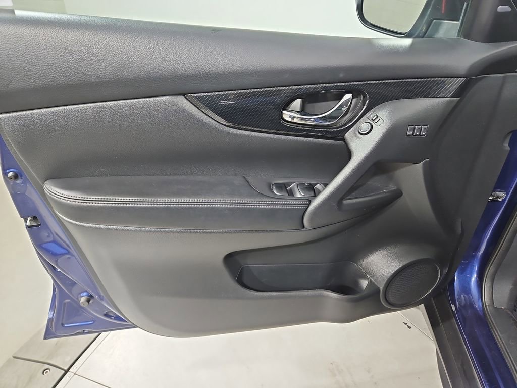 Used 2017 Nissan Rogue SL w/ SL Premium Package AWD/4WD image 11