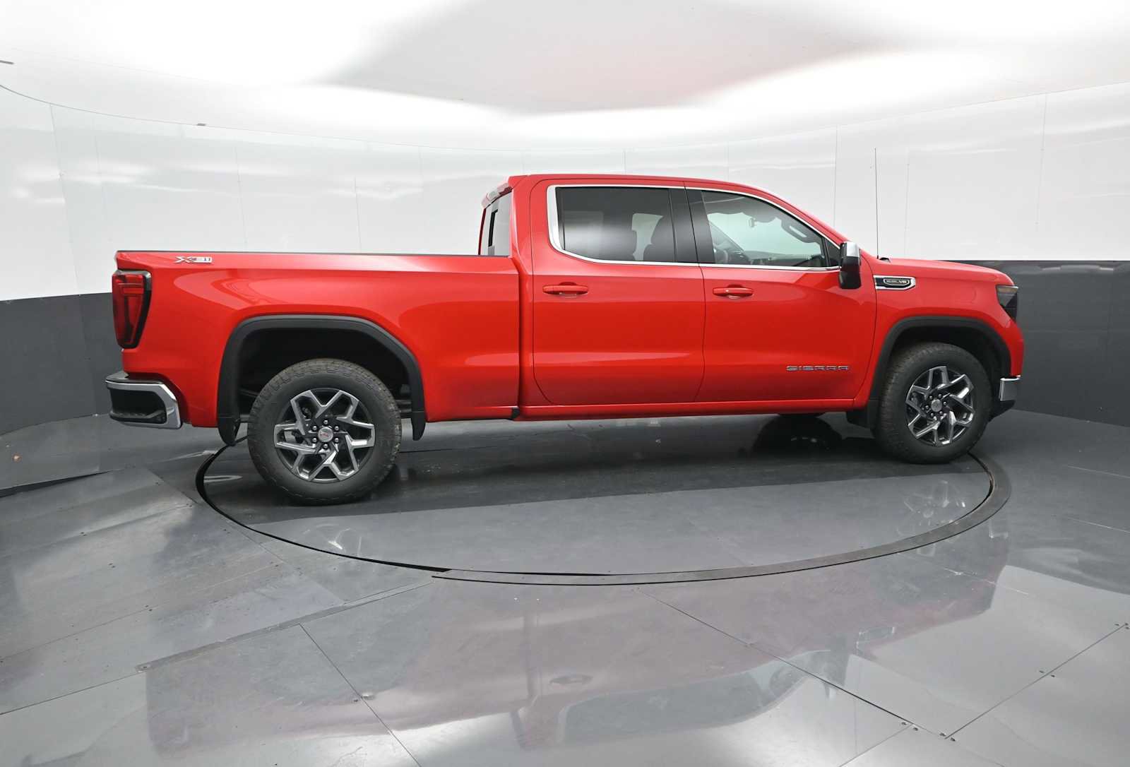 New 2026 GMC Sierra 1500 SLE w/ X31 Off-Road Package image 9