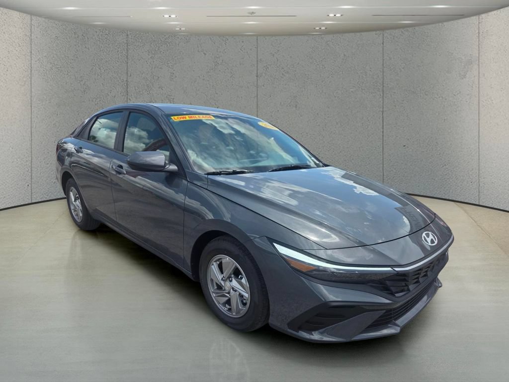 Used 2026 Hyundai Elantra SE FWD image 6
