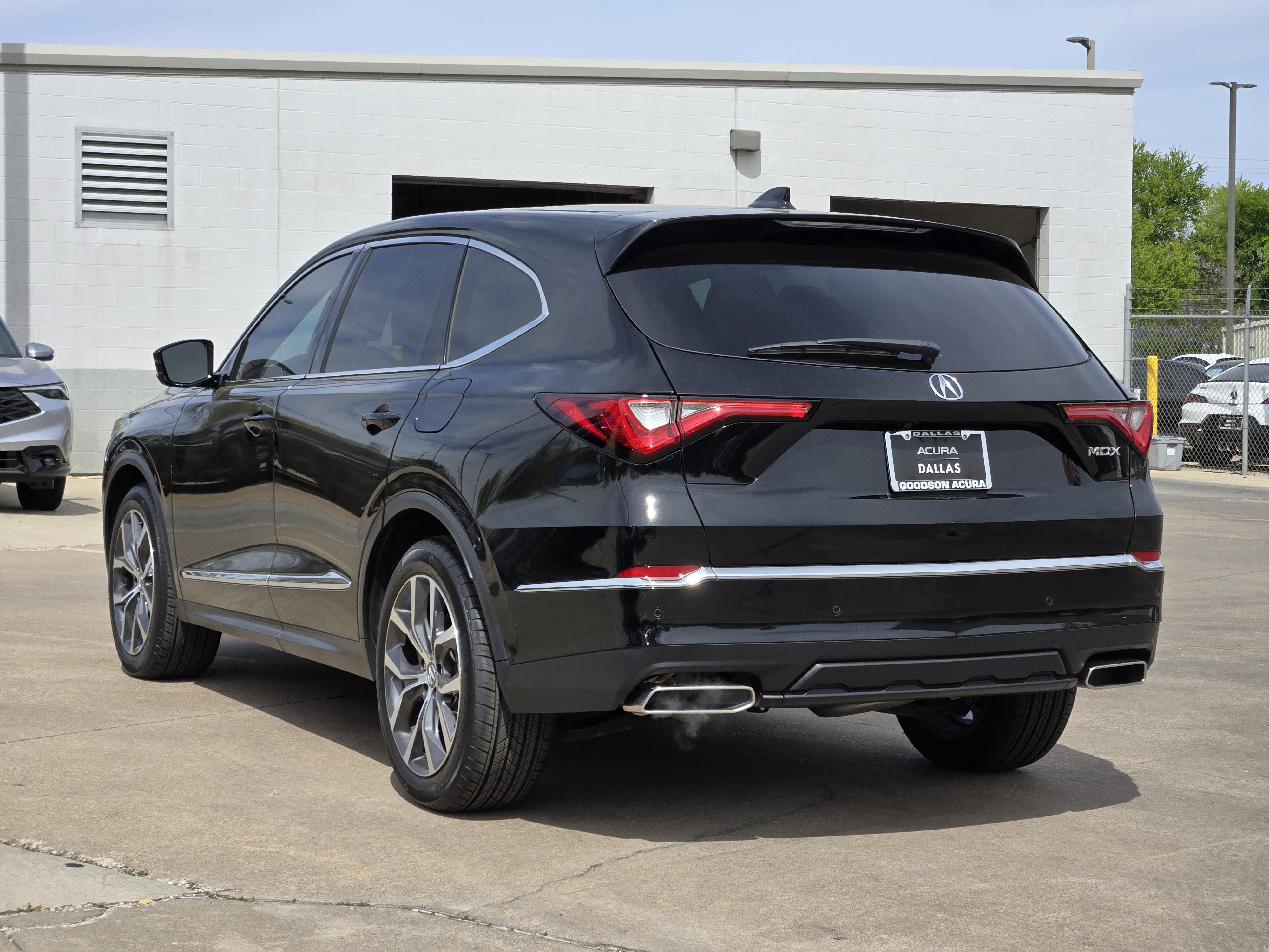 Certified 2024 Acura MDX FWD w/ Technology Package image 8