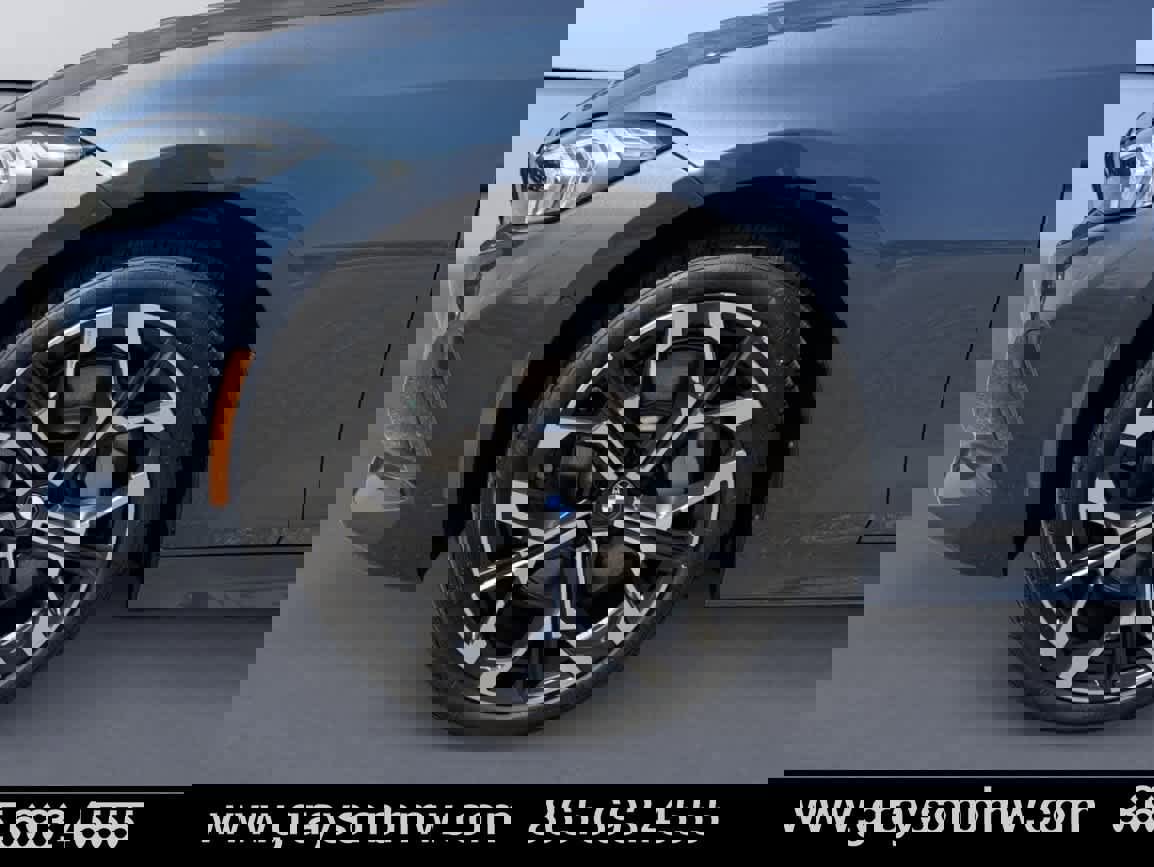 Used 2025 BMW 330i xDrive Sedan w/ Premium Package image 9