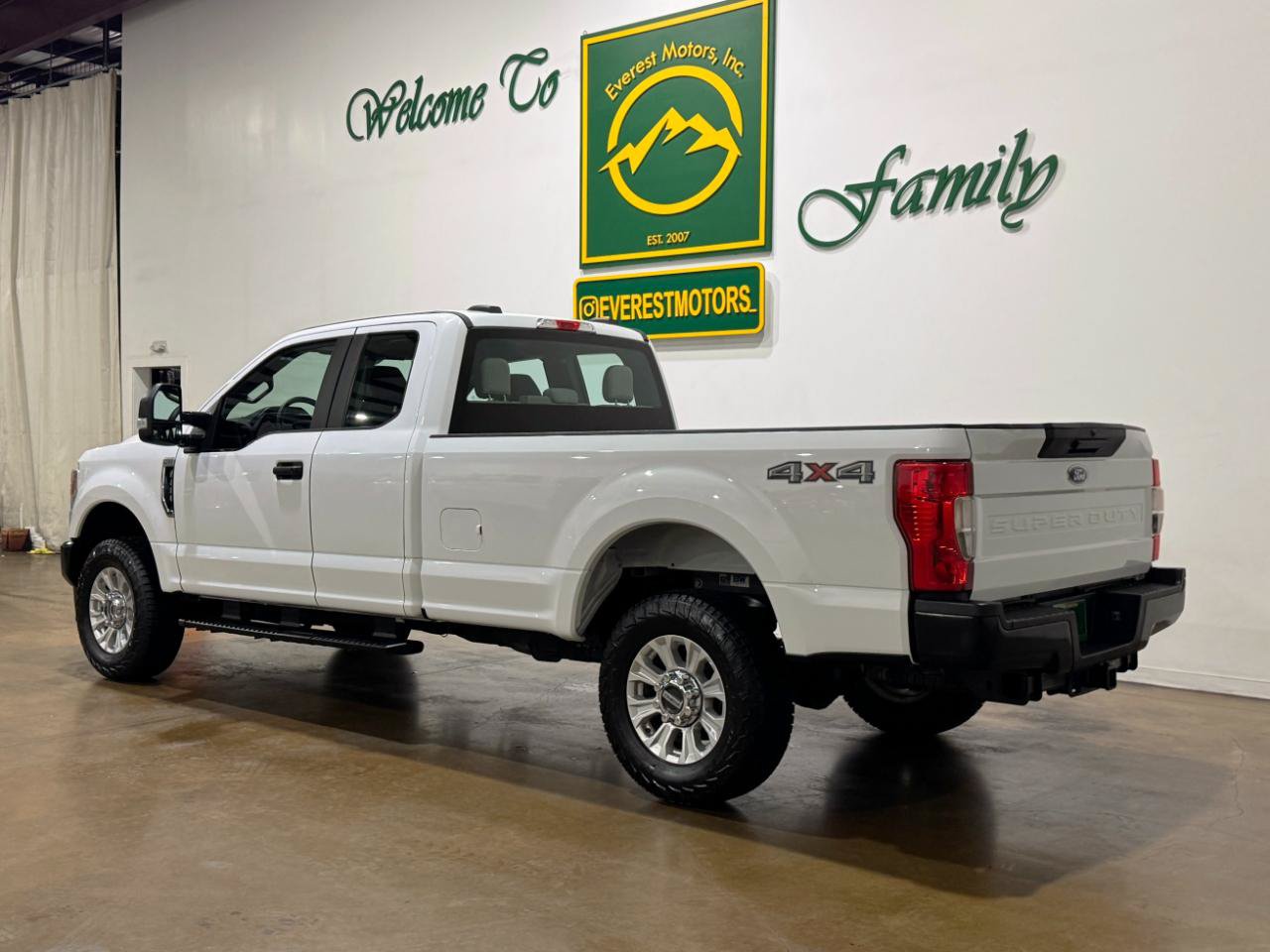 Used 2022 Ford F250 XL w/ Power Equipment Group AWD/4WD image 6