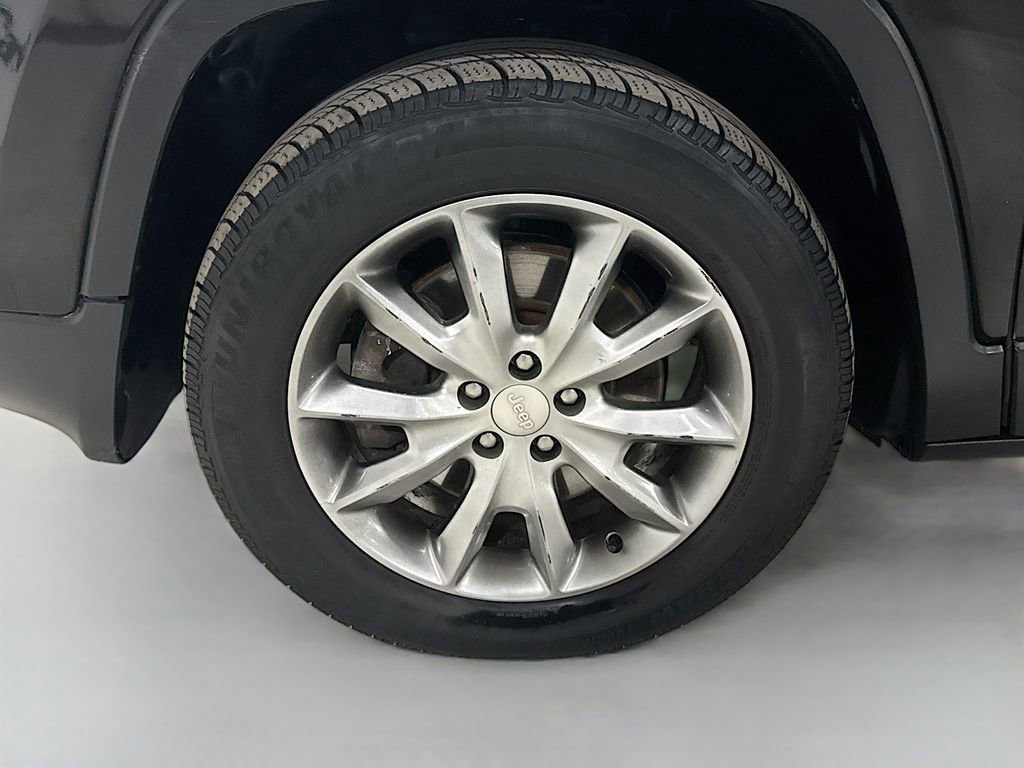 Used 2018 Jeep Cherokee Limited image 39