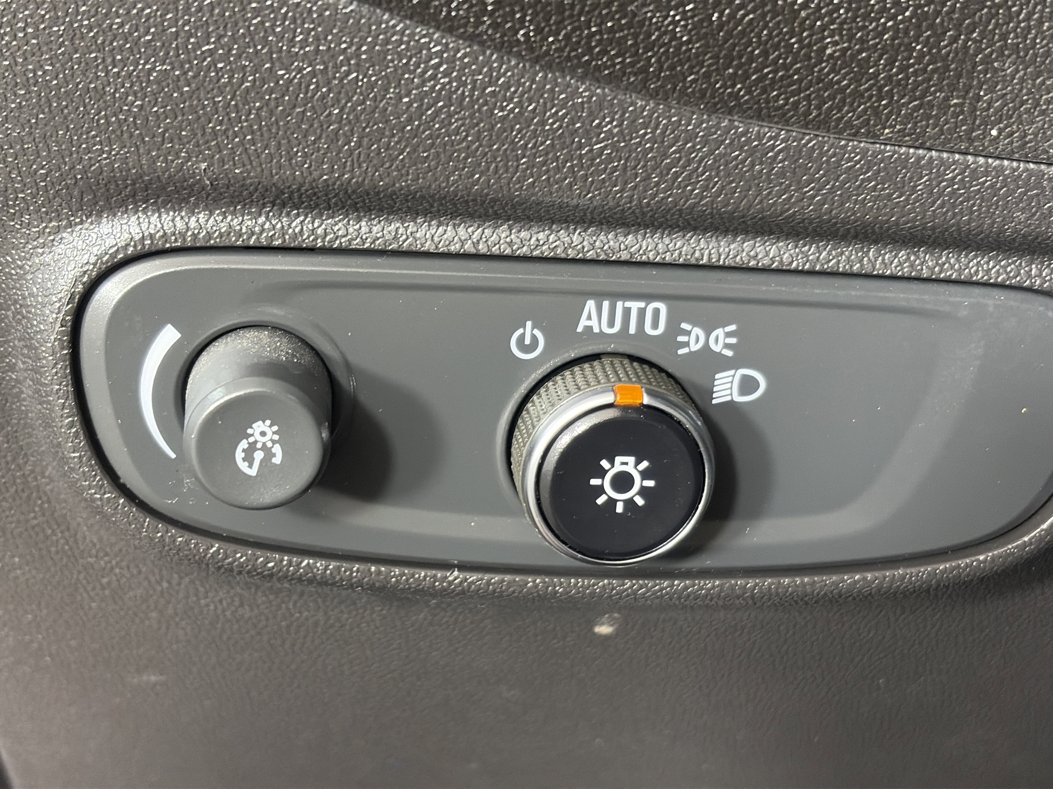 Used 2023 Chevrolet Equinox LT image 28