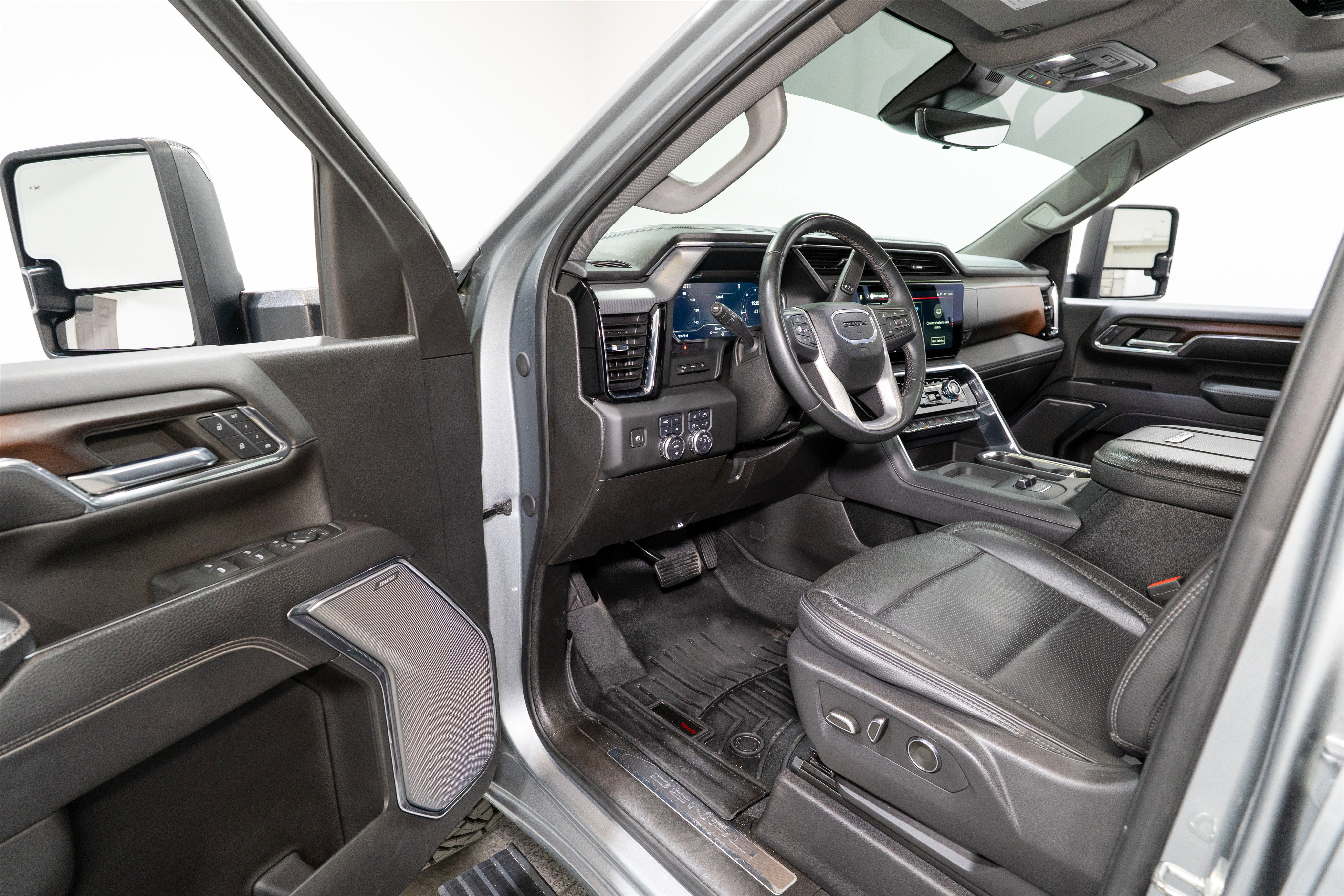 Used 2024 GMC Sierra 2500 Denali w/ Denali Reserve Package image 16