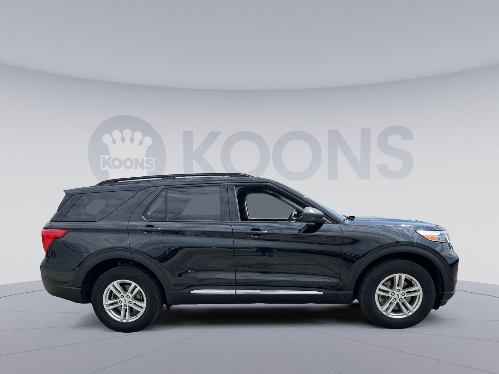 Used 2023 Ford Explorer XLT AWD/4WD image 17