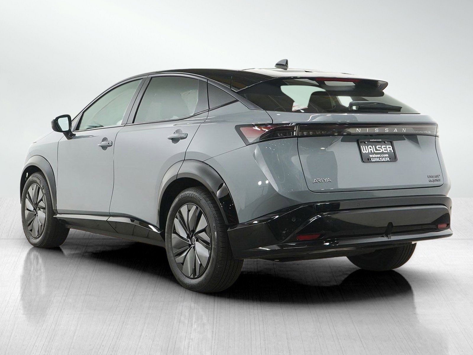 Used 2025 Nissan Ariya AWD image 3