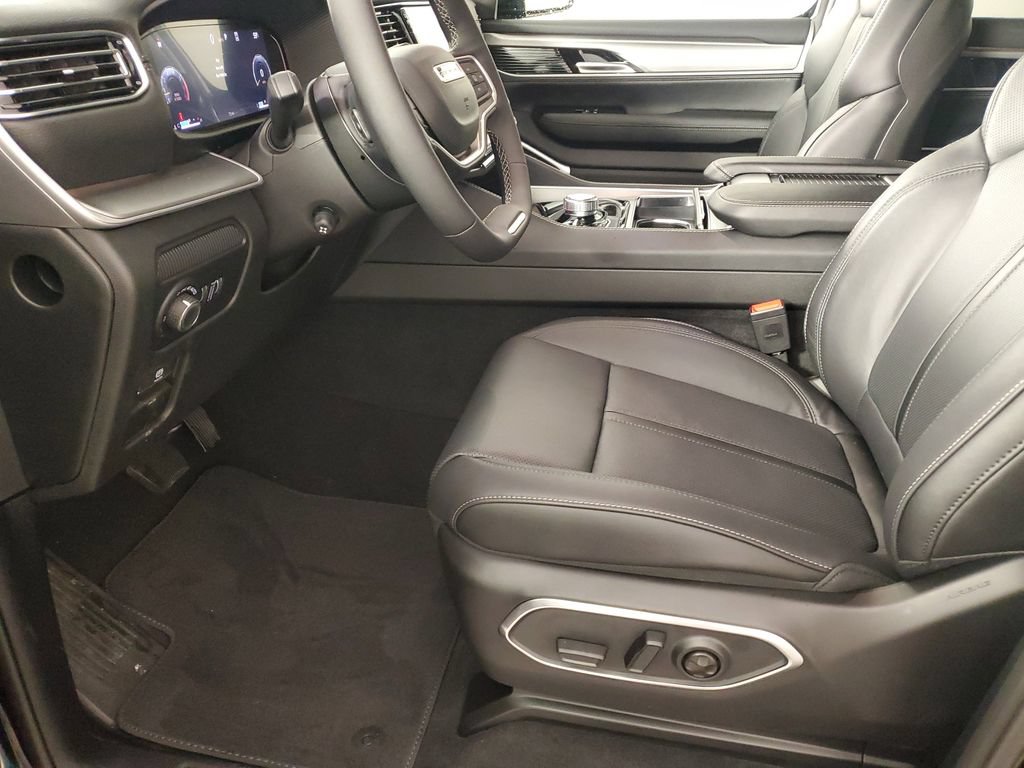 New 2026 Jeep Grand Wagoneer Limited AWD/4WD image 11