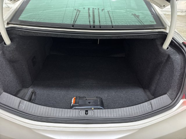 Used 2013 Cadillac XTS Premium FWD image 26