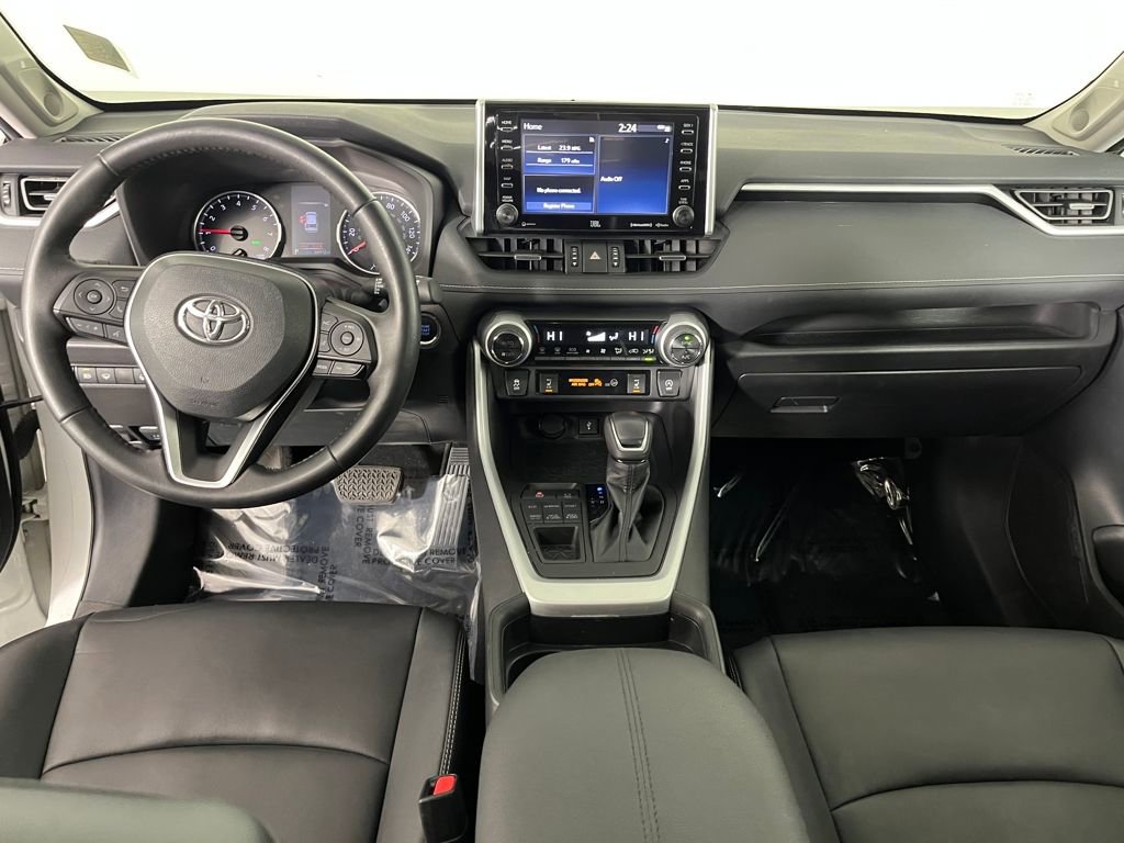 Used 2021 Toyota RAV4 XLE Premium image 18