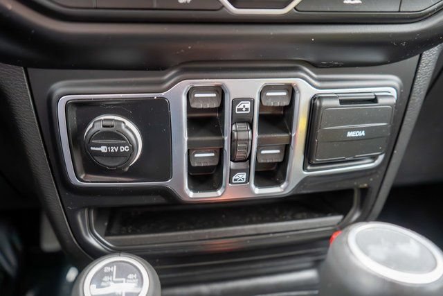 Used 2023 Jeep Wrangler Unlimited Sahara w/ Cold Weather Group AWD/4WD image 26