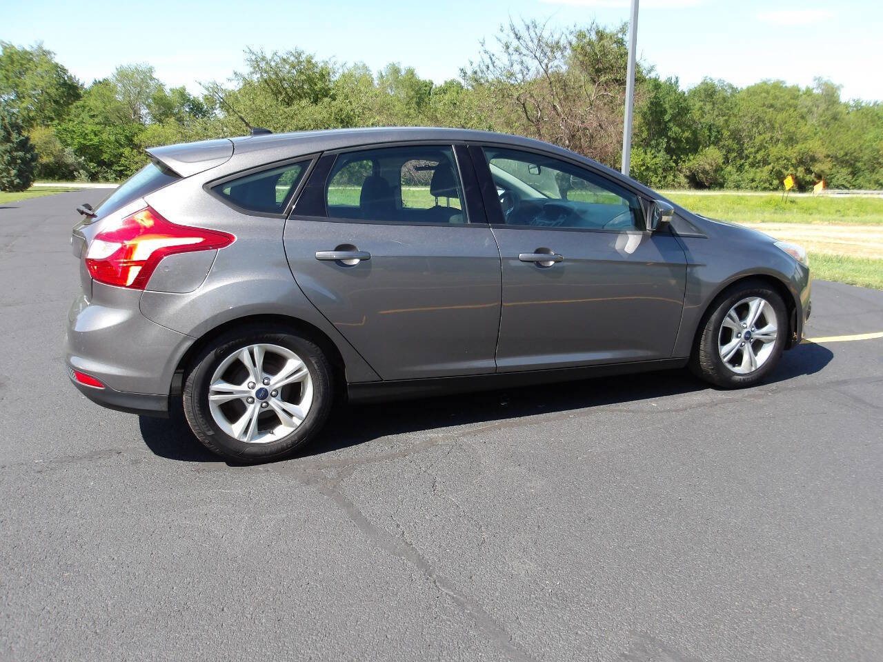Used 2014 Ford Focus SE w/ SE Winter Package FWD image 11