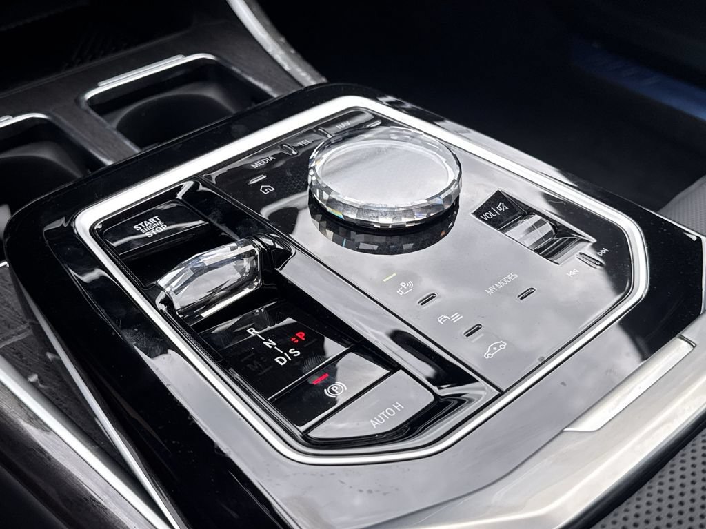 Used 2026 BMW 760i xDrive w/ Premium Package AWD/4WD image 22