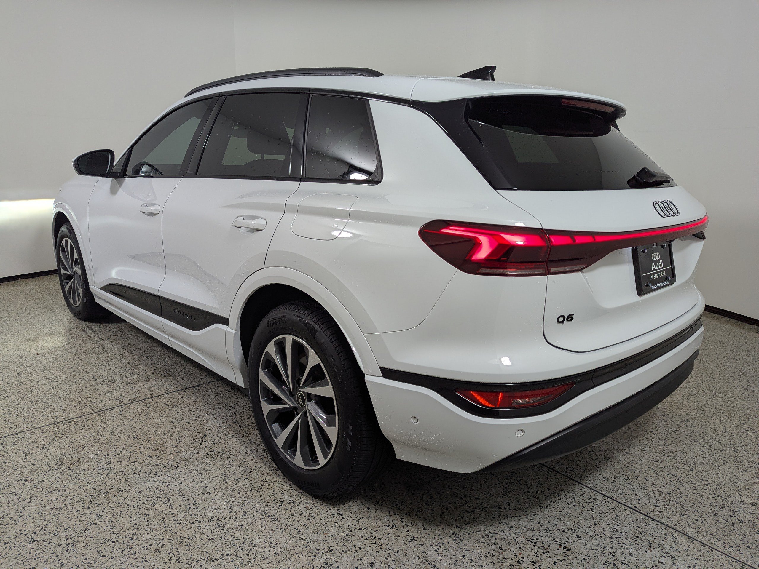 Certified 2025 Audi Q6 e-tron Prestige AWD/4WD image 5
