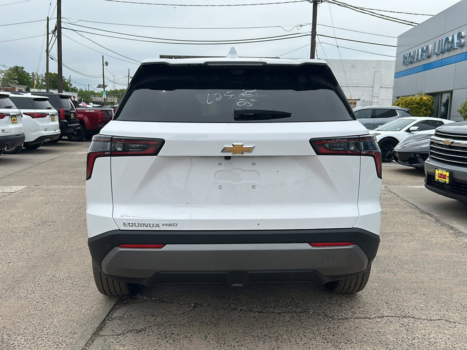 New 2026 Chevrolet Equinox LT w/ Convenience Package II AWD/4WD image 10