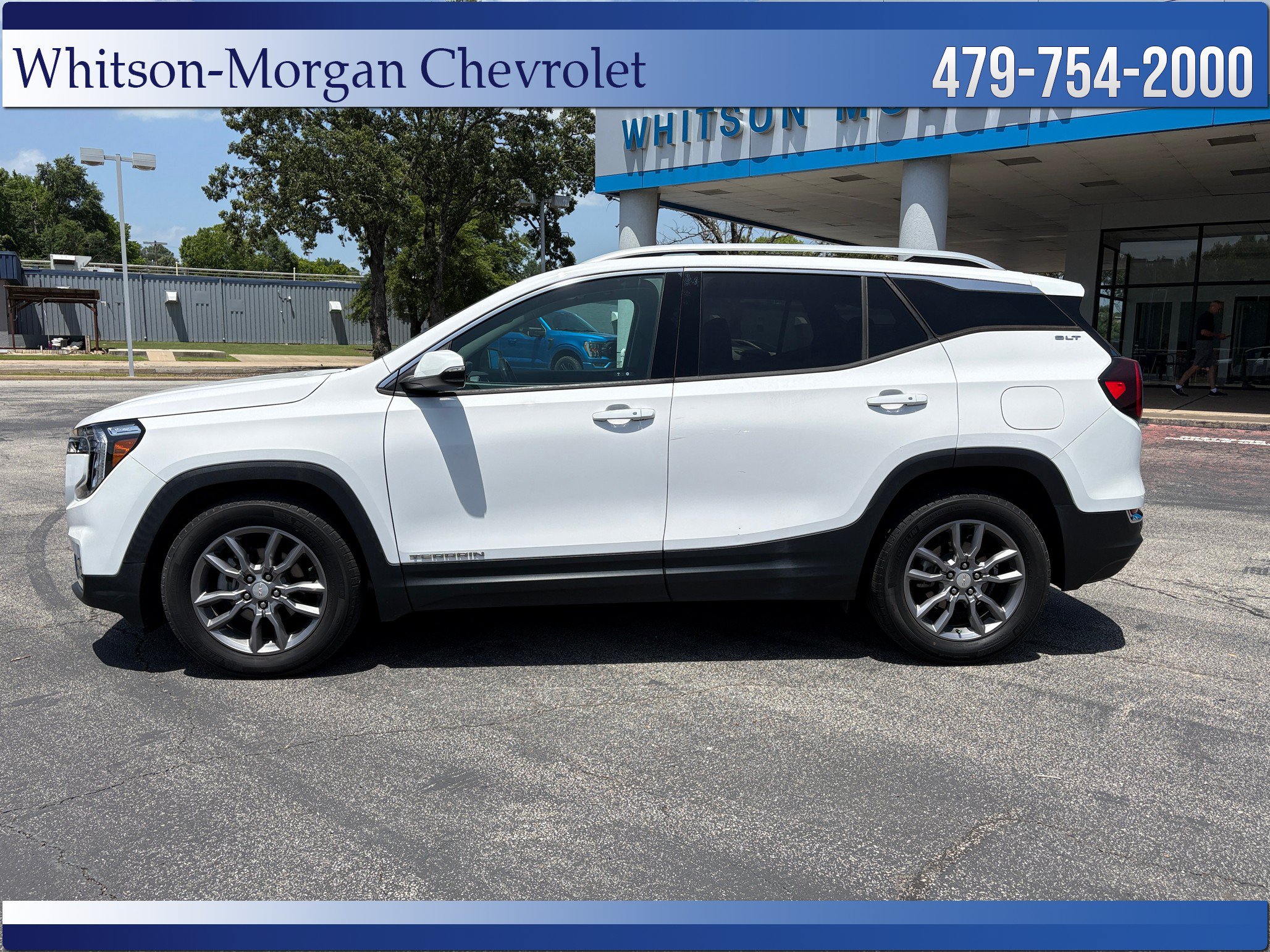 Used 2022 GMC Terrain SLT w/ Infotainment Package II FWD image 2