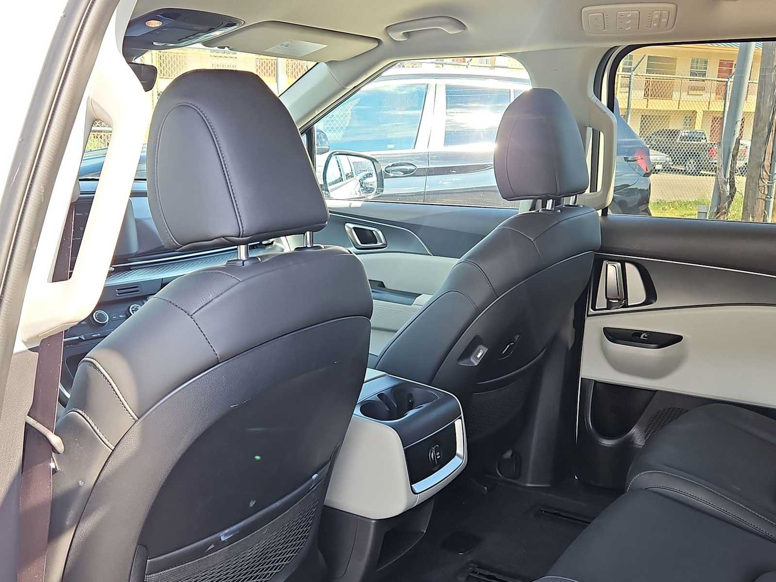 Used 2024 Kia Carnival LX FWD image 15