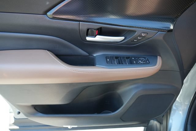 Used 2025 Toyota Grand Highlander AWD Hybrid image 28