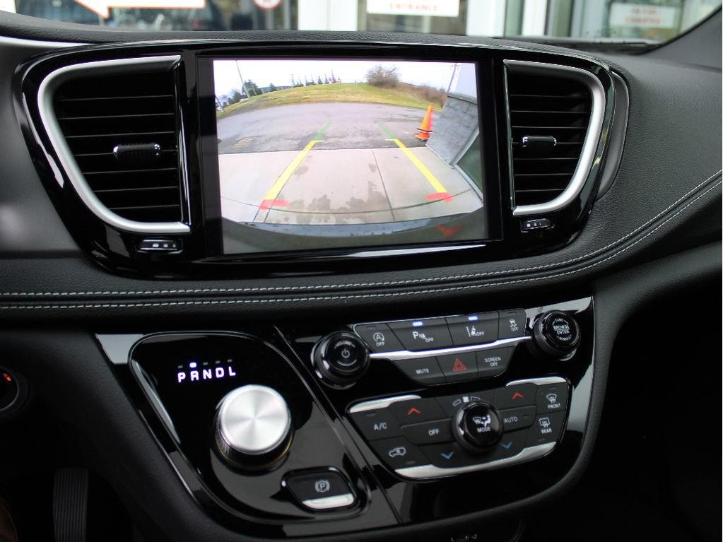 New 2026 Chrysler Pacifica Select AWD/4WD image 21