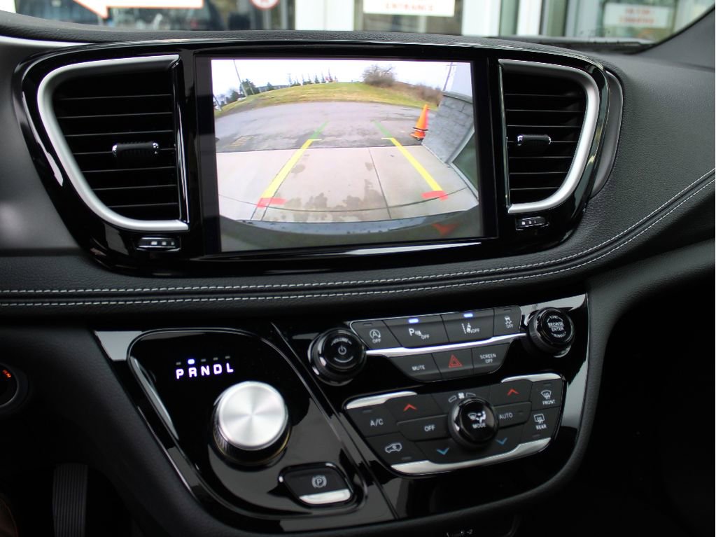 New 2026 Chrysler Pacifica Select image 21