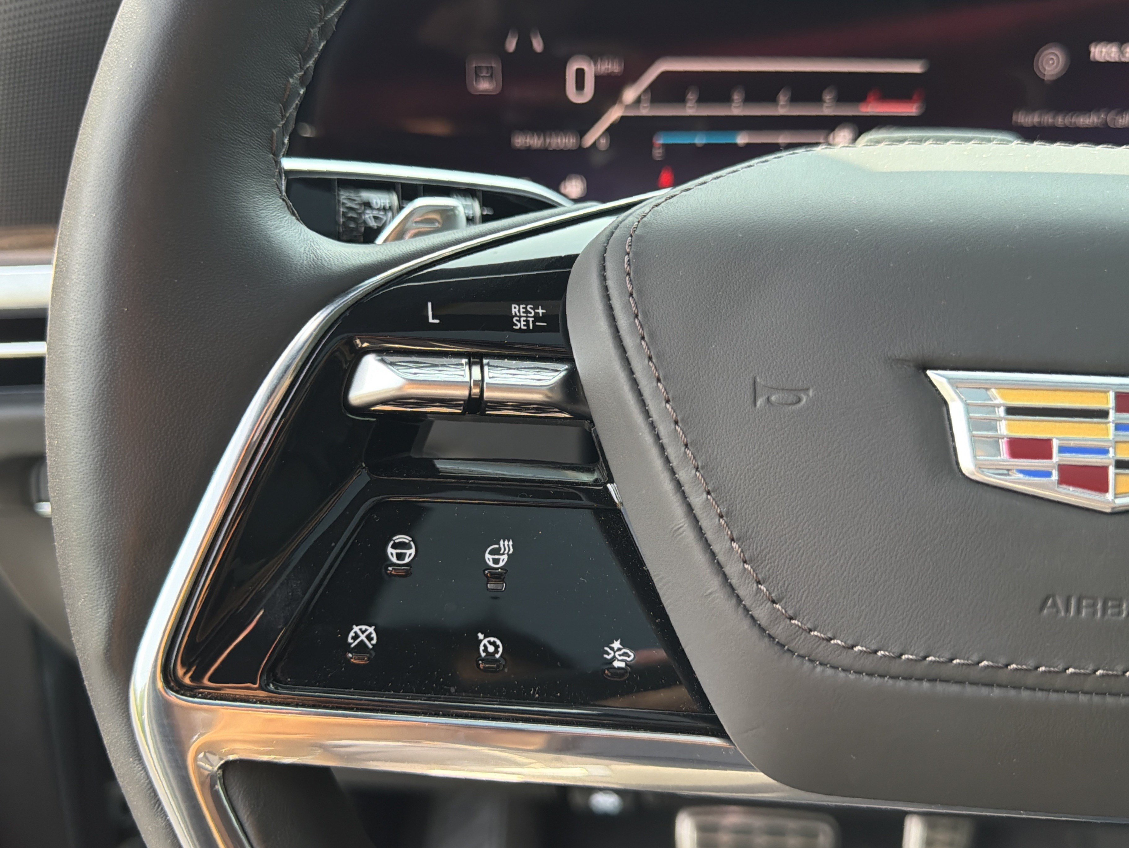 Used 2025 Cadillac Escalade ESV Sport Platinum w/ LPO, ONYX Package AWD/4WD image 31