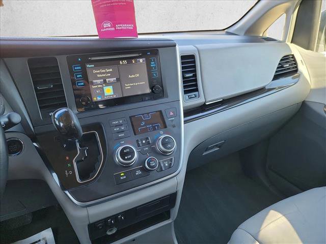 Used 2015 Toyota Sienna XLE image 21