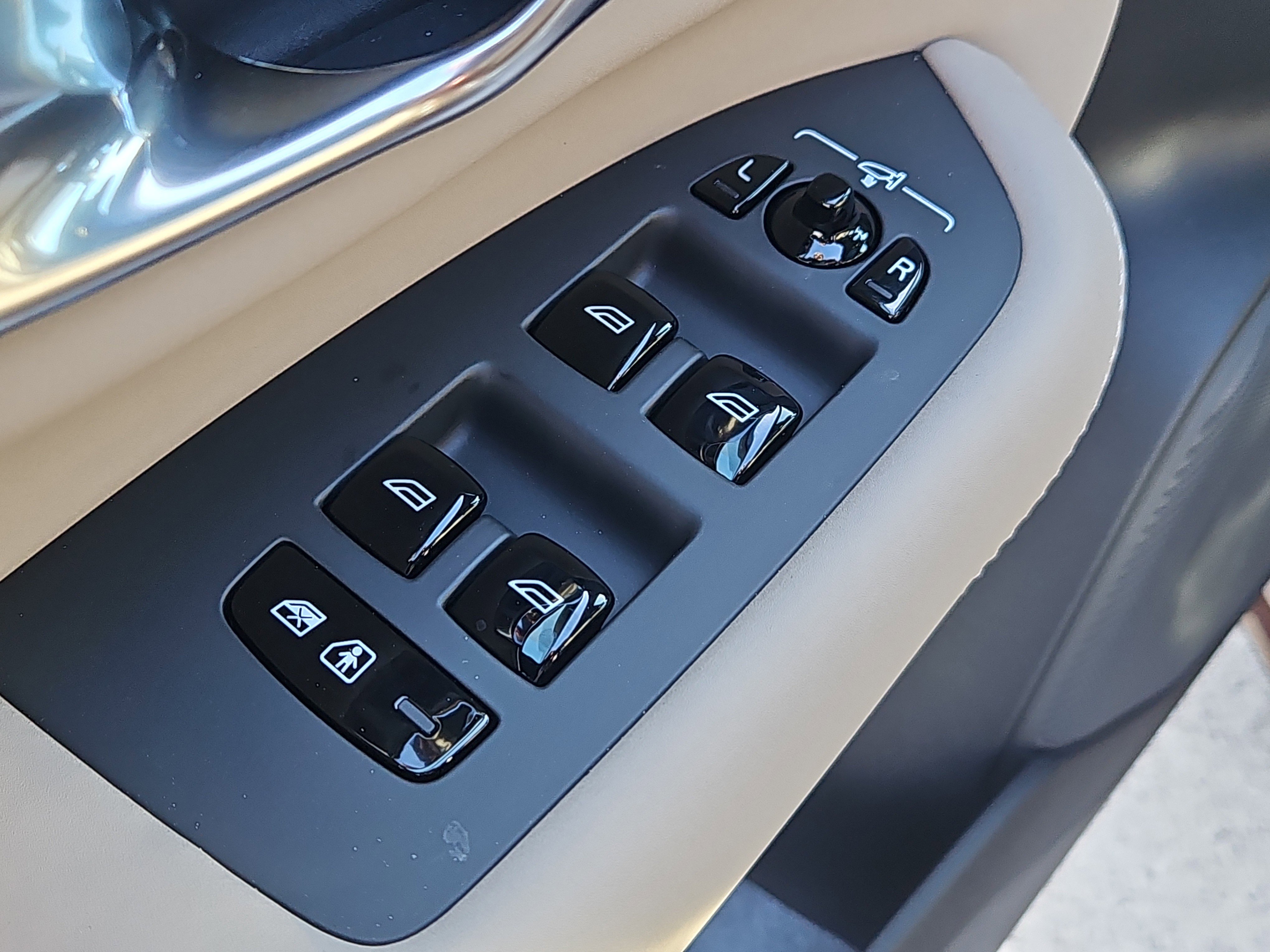 New 2026 Volvo XC90 T8 Ultra image 18