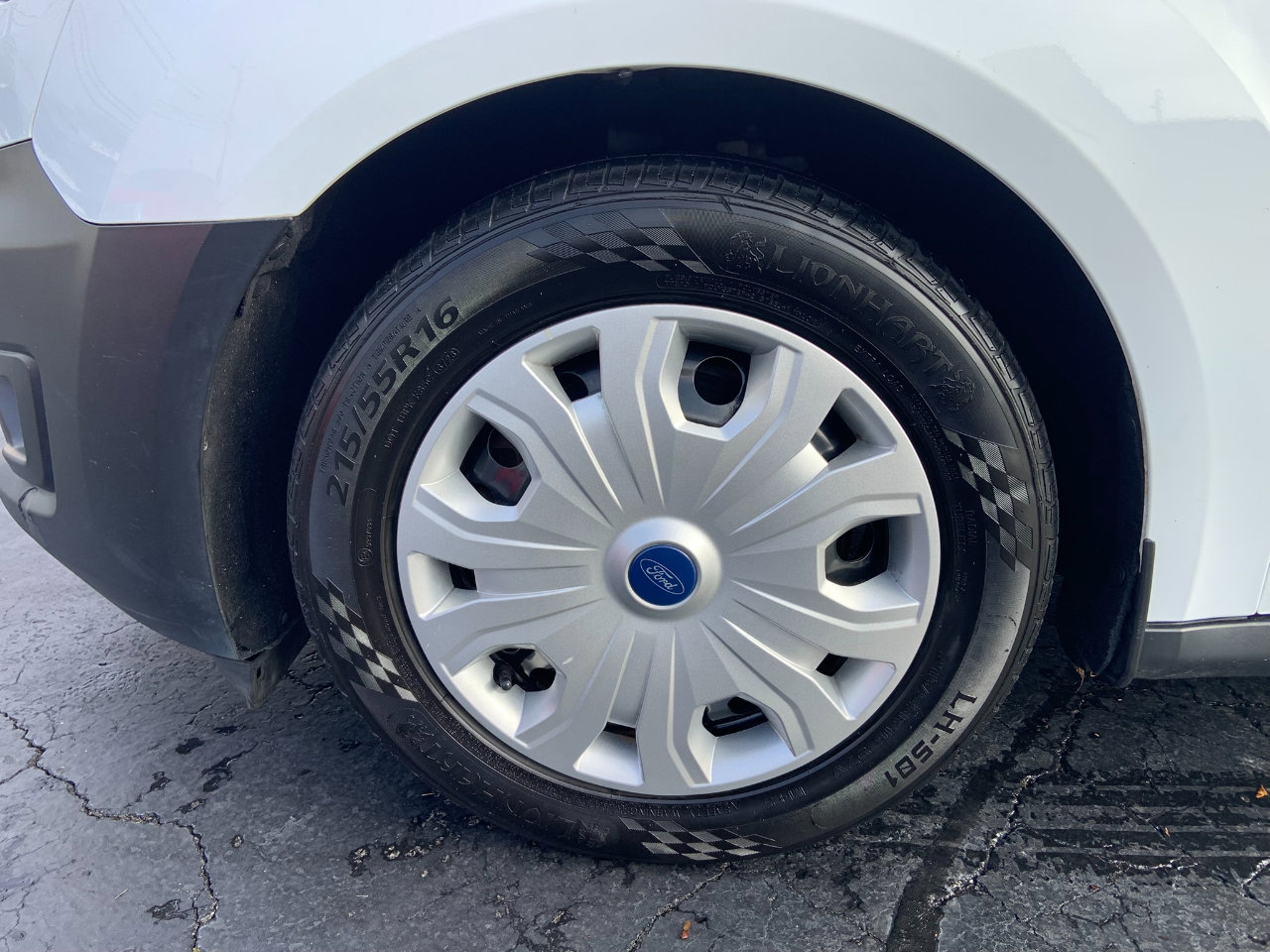 Used 2019 Ford Transit Connect XL image 3