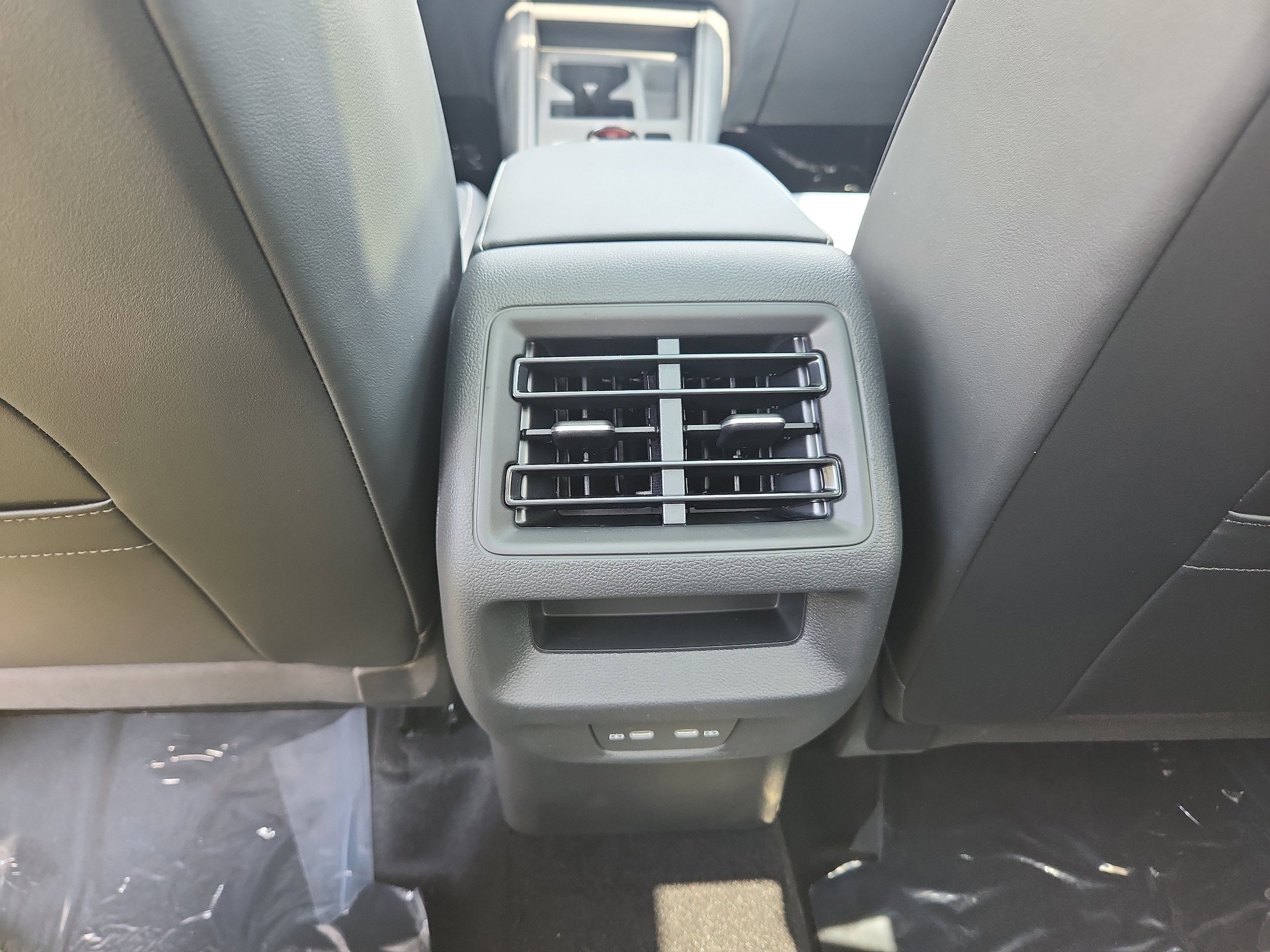 New 2025 Volkswagen Tiguan SE AWD/4WD image 12