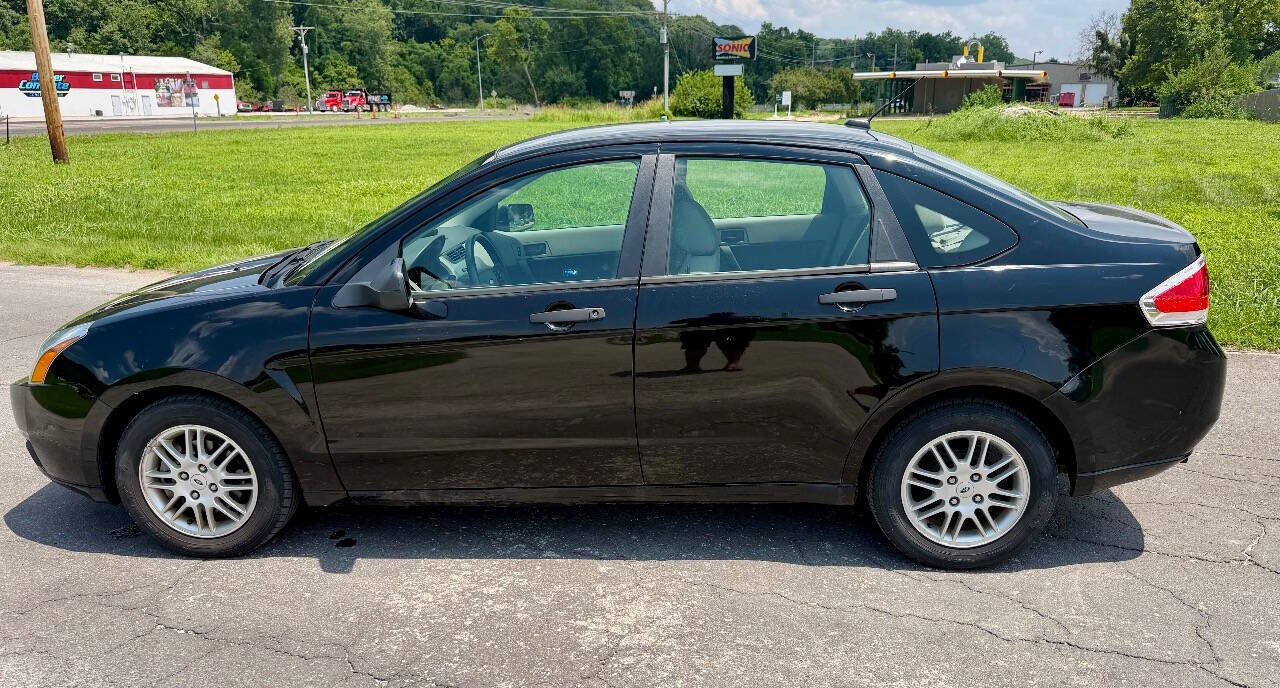 Used 2010 Ford Focus SE FWD image 11