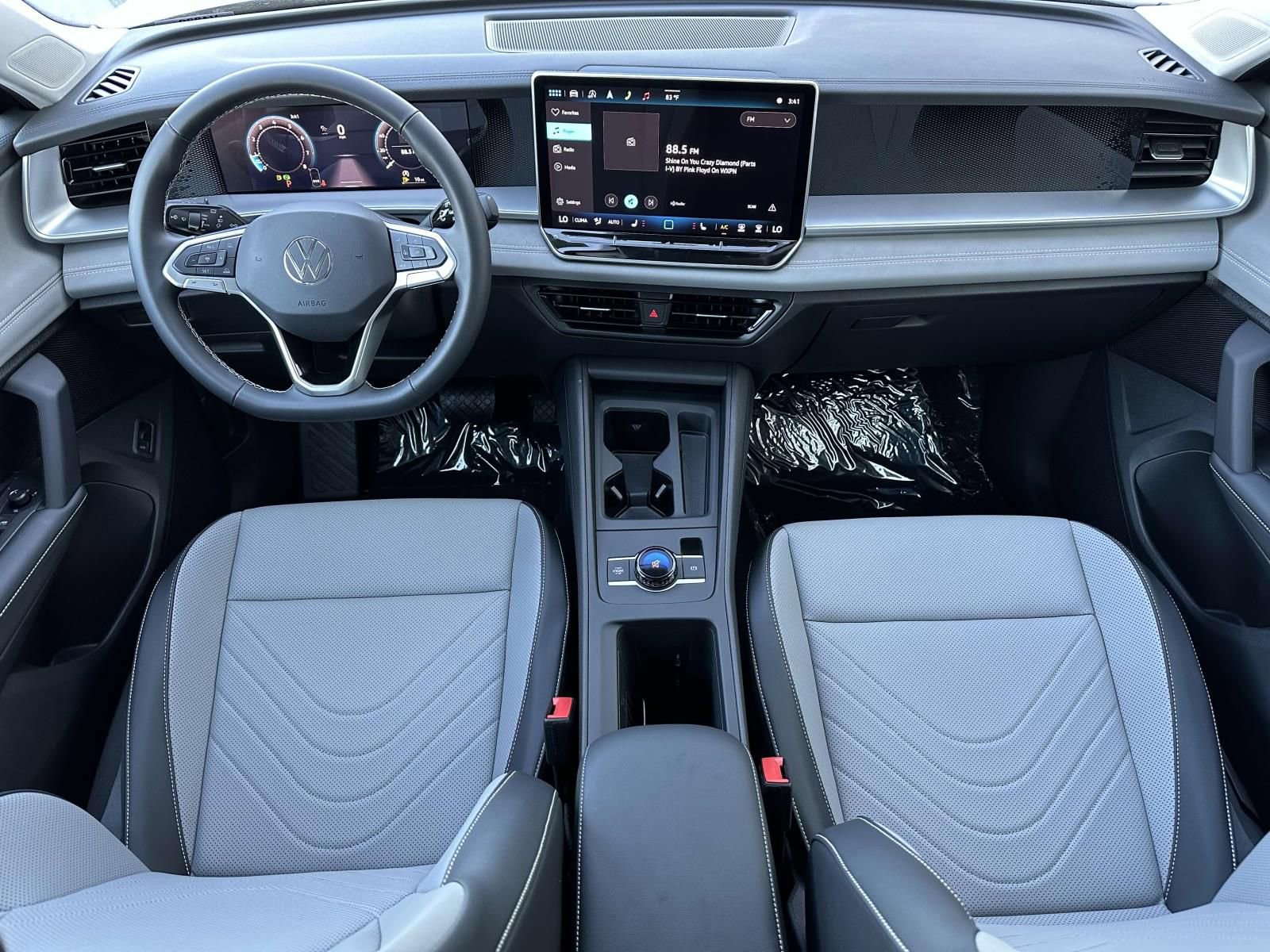 New 2025 Volkswagen Tiguan SE image 11