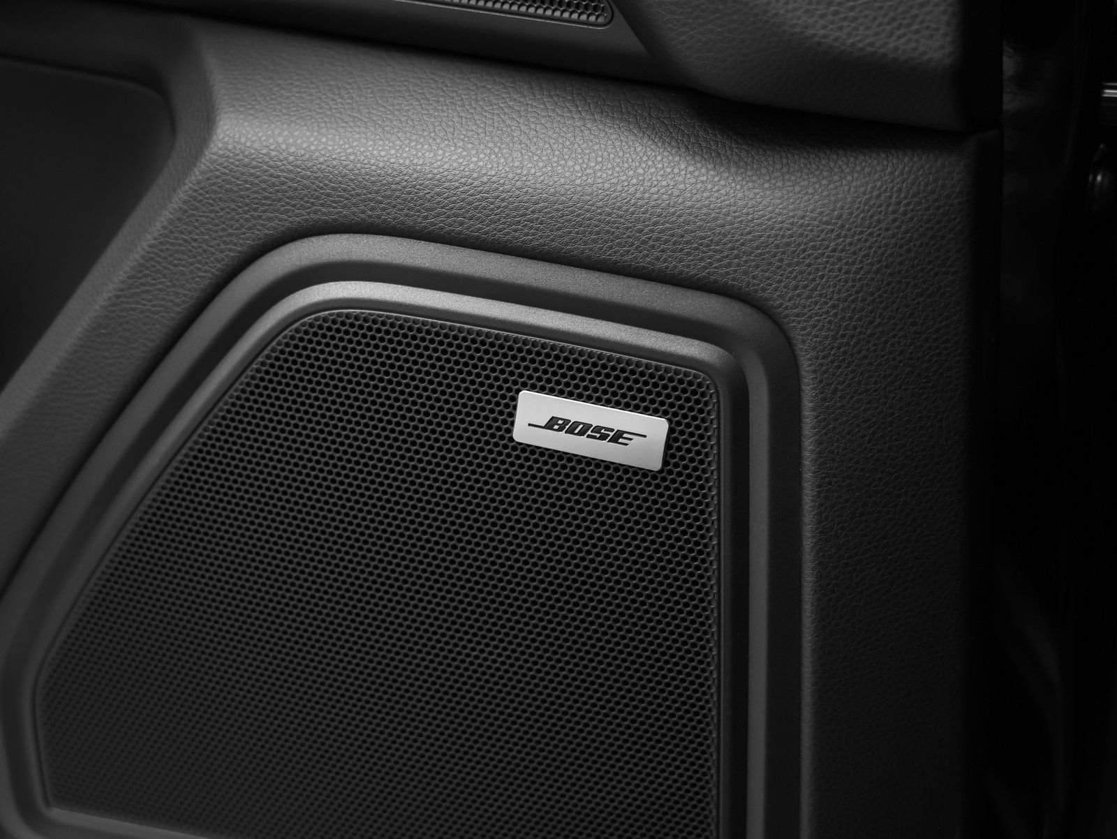 Certified 2025 Porsche Macan image 36