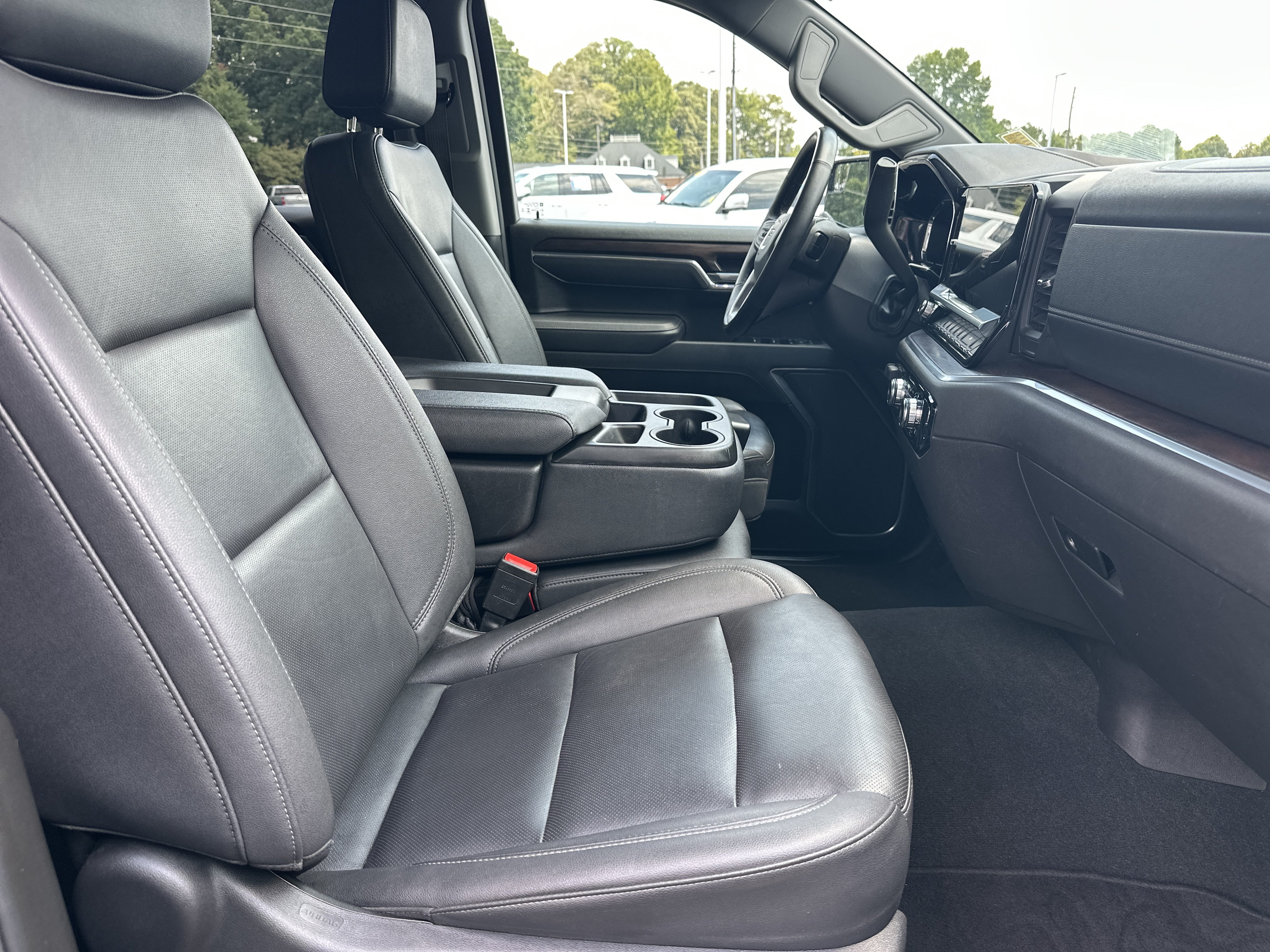 Used 2025 GMC Sierra 1500 SLT AWD/4WD image 14
