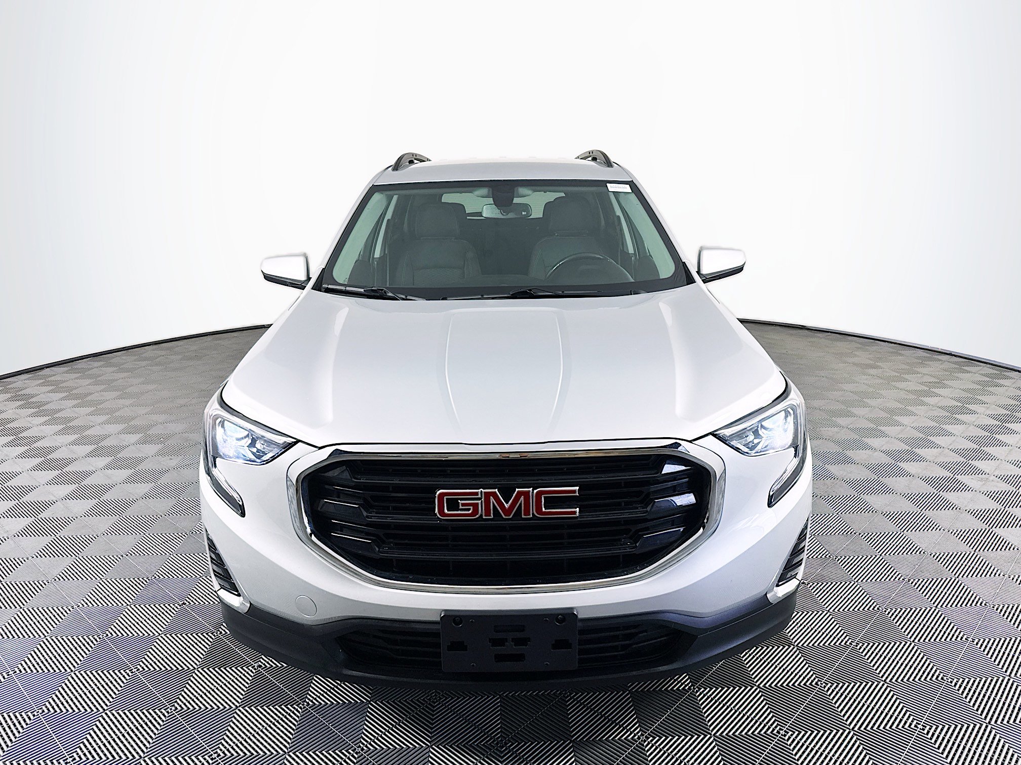 Used 2018 GMC Terrain SLE w/ Driver Convenience Package image 2